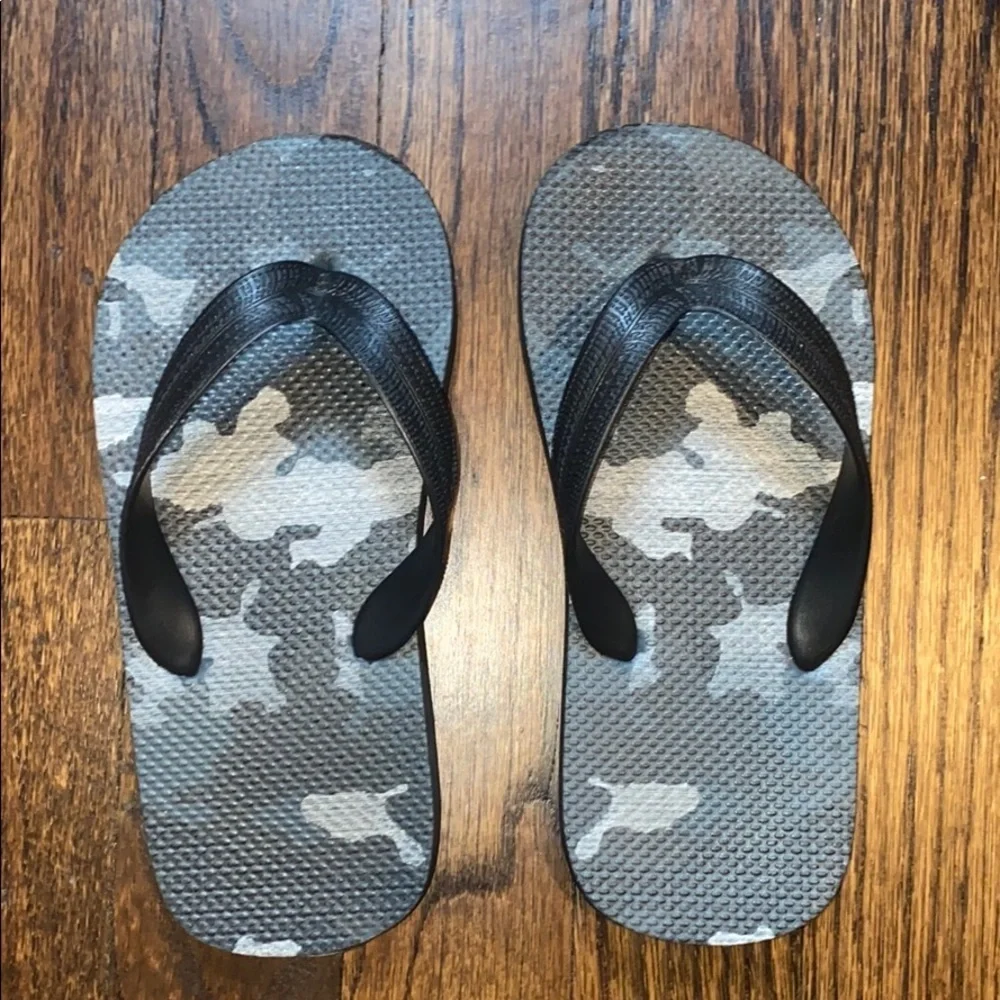 Old navy flip flops great condition